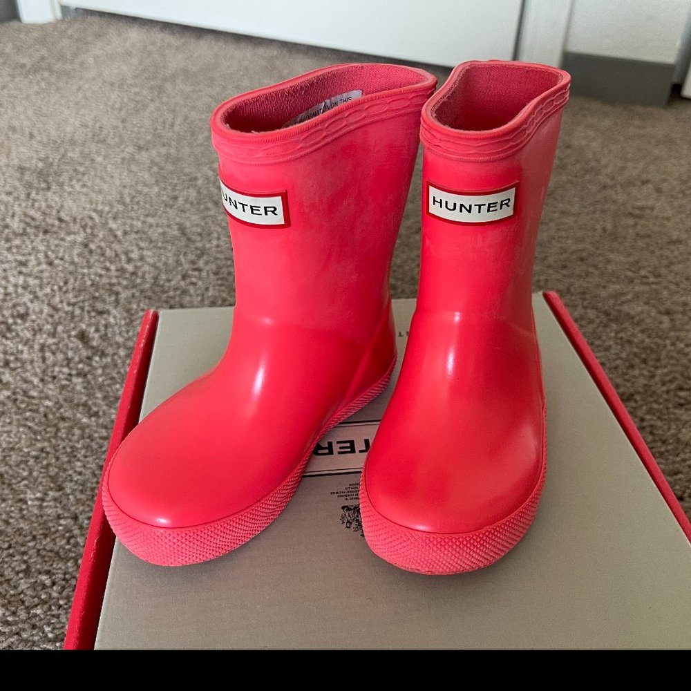 Hunter 'First Gloss' Rain Boot Walker (Hyper Pink)